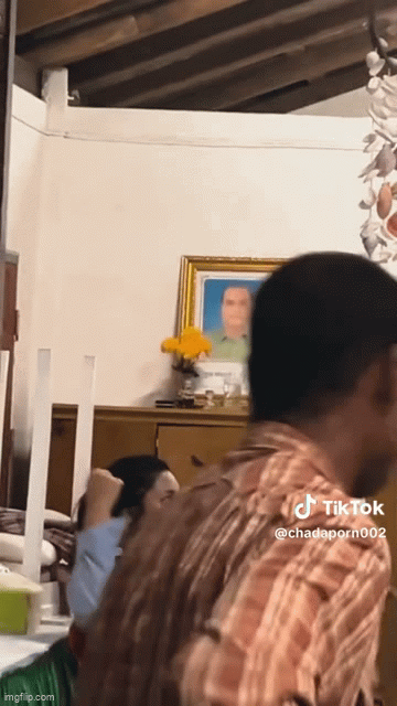 Cha qua đời được 3 năm, vào đúng ngày cưới cô gái thấy một người đàn ông rồi bật khóc- Ảnh 1. Cha qua đời được 3 năm, vào đúng ngày cưới cô gái thấy một người đàn ông rồi bật khóc- Ảnh 1.