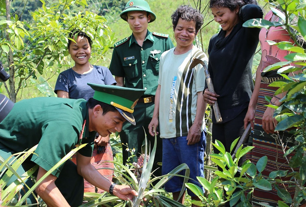 Biên cương hữu nghị: Chăm lo đời sống người dân biên giới Lào- Ảnh 1. Biên cương hữu nghị: Chăm lo đời sống người dân biên giới Lào- Ảnh 1.