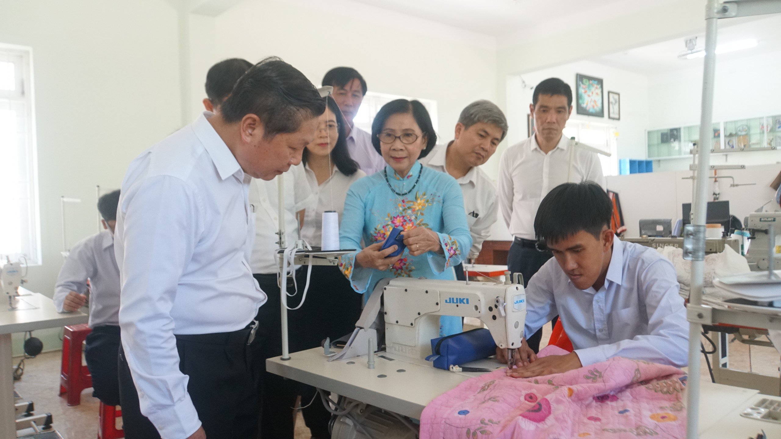 Có một ngôi trường đặc biệt mang tên Võ Hồng Sơn- Ảnh 1. Có một ngôi trường đặc biệt mang tên Võ Hồng Sơn- Ảnh 1.