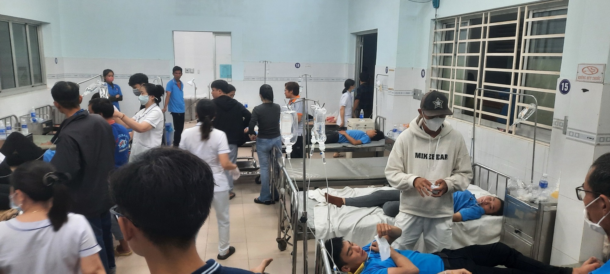 Công an làm việc với công ty cung cấp suất ăn khiến 100 công nhân nhập viện- Ảnh 1. Công an làm việc với công ty cung cấp suất ăn khiến 100 công nhân nhập viện- Ảnh 1.