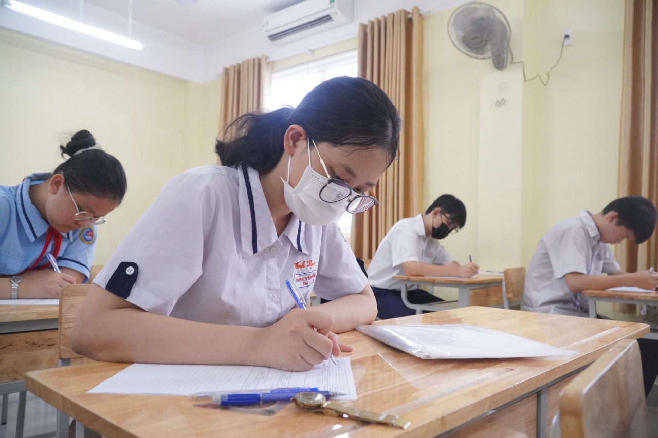Điểm thi lớp 10 tại TP HCM: Công bố ngay sáng nay 19-6, môn toán nhiều bất ngờ- Ảnh 1. Điểm thi lớp 10 tại TP HCM: Công bố ngay sáng nay 19-6, môn toán nhiều bất ngờ- Ảnh 1.