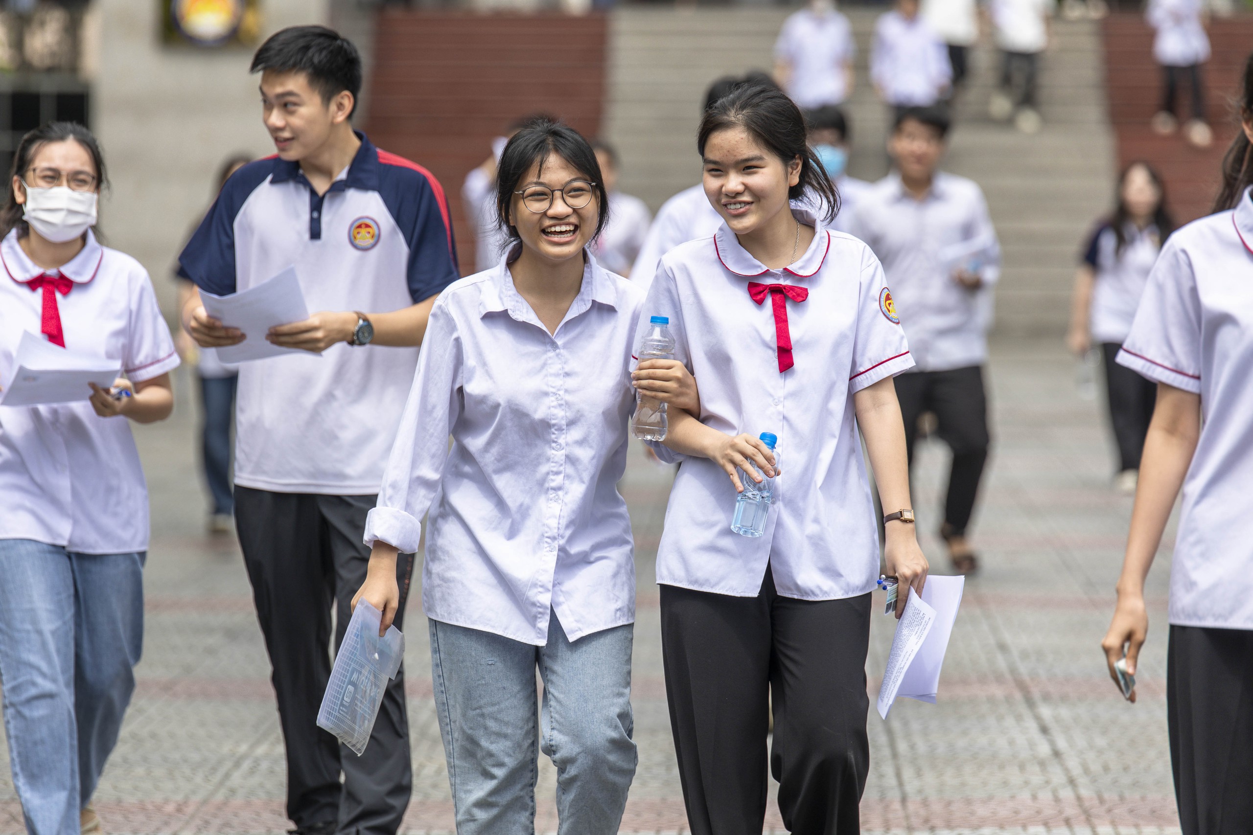 Thi tốt nghiệp THPT: Cũ và mới trong đề văn cuối cùng chương trình GDPT 2006- Ảnh 2. Thi tốt nghiệp THPT: Cũ và mới trong đề văn cuối cùng chương trình GDPT 2006- Ảnh 2.