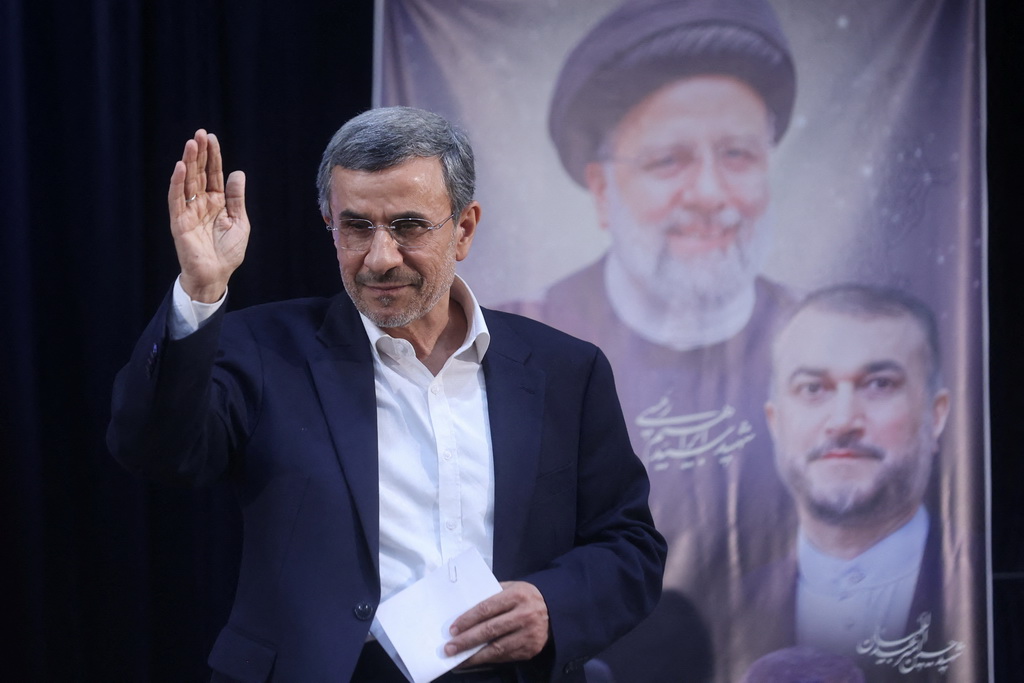 Cựu lãnh đạo Mahmoud Ahmadinejad đăng ký tranh cử Tổng thống Iran- Ảnh 1. Cựu lãnh đạo Mahmoud Ahmadinejad đăng ký tranh cử Tổng thống Iran- Ảnh 1.