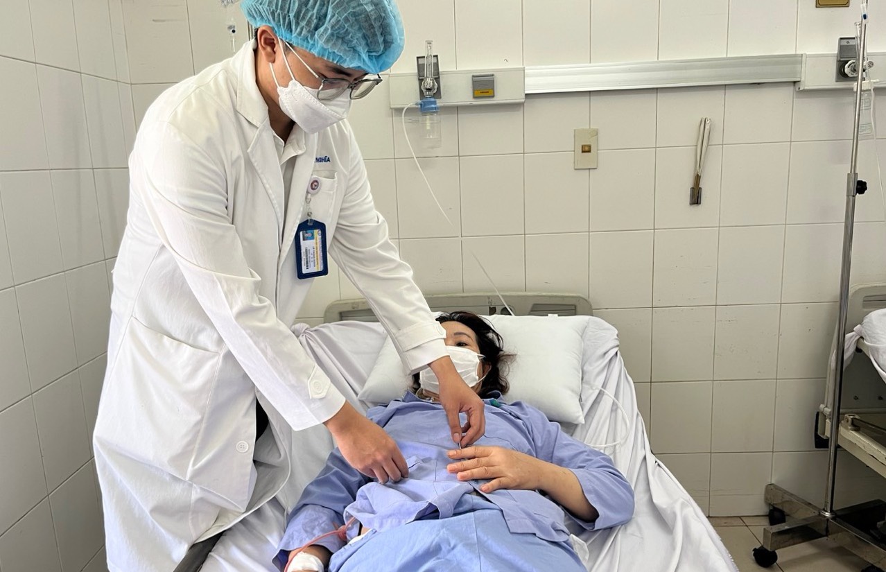 Cứu sống ca xuất huyết tiêu hóa từ ruột non nguy kịch- Ảnh 1. Cứu sống ca xuất huyết tiêu hóa từ ruột non nguy kịch- Ảnh 1.