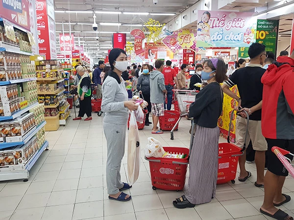 Việc sử dụng túi nilon dùng một lần vẫn còn khá phổ biển tại các siêu thị, trung tâm thương mại trên địa bàn Đà Nẵng. Việc sử dụng túi nilon dùng một lần vẫn còn khá phổ biển tại các siêu thị, trung tâm thương mại trên địa bàn Đà Nẵng.