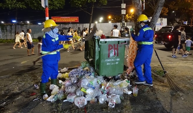Đà Nẵng kêu gọi không xả rác trong đêm diễn ra lễ hội pháo hoa quốc tế- Ảnh 1. Đà Nẵng kêu gọi không xả rác trong đêm diễn ra lễ hội pháo hoa quốc tế- Ảnh 1.