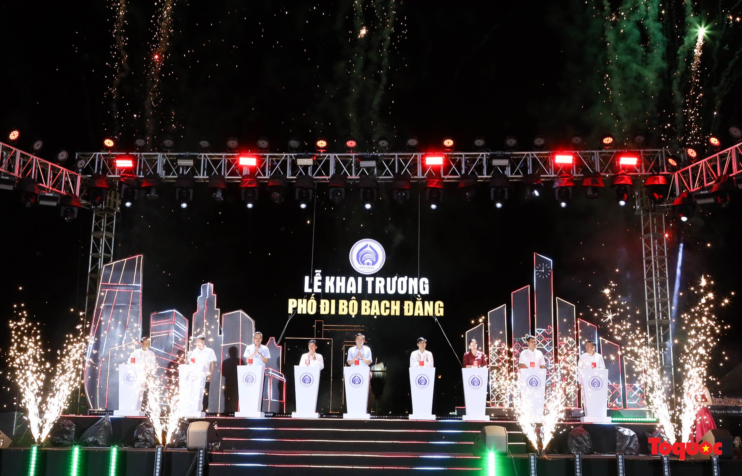 Đà Nẵng khai trương Phố đi bộ Bạch Đằng - Ảnh 1. Đà Nẵng khai trương Phố đi bộ Bạch Đằng - Ảnh 1.