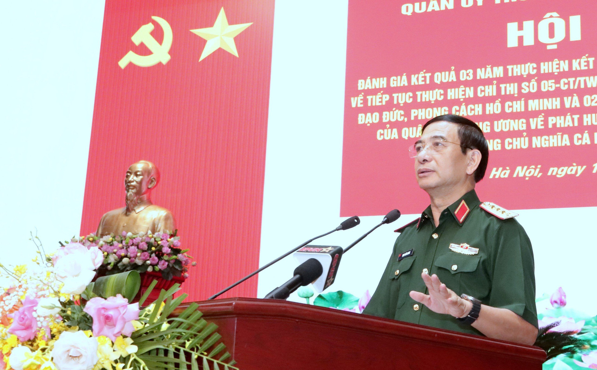 Đại tướng Phan Văn Giang: Chiến sĩ phải gần dân, hiểu dân, học dân, dựa vào dân và có trách nhiệm- Ảnh 1. Đại tướng Phan Văn Giang - bộ trưởng Bộ Quốc phòng - phát biểu tại hội nghị - Ảnh: V.T.