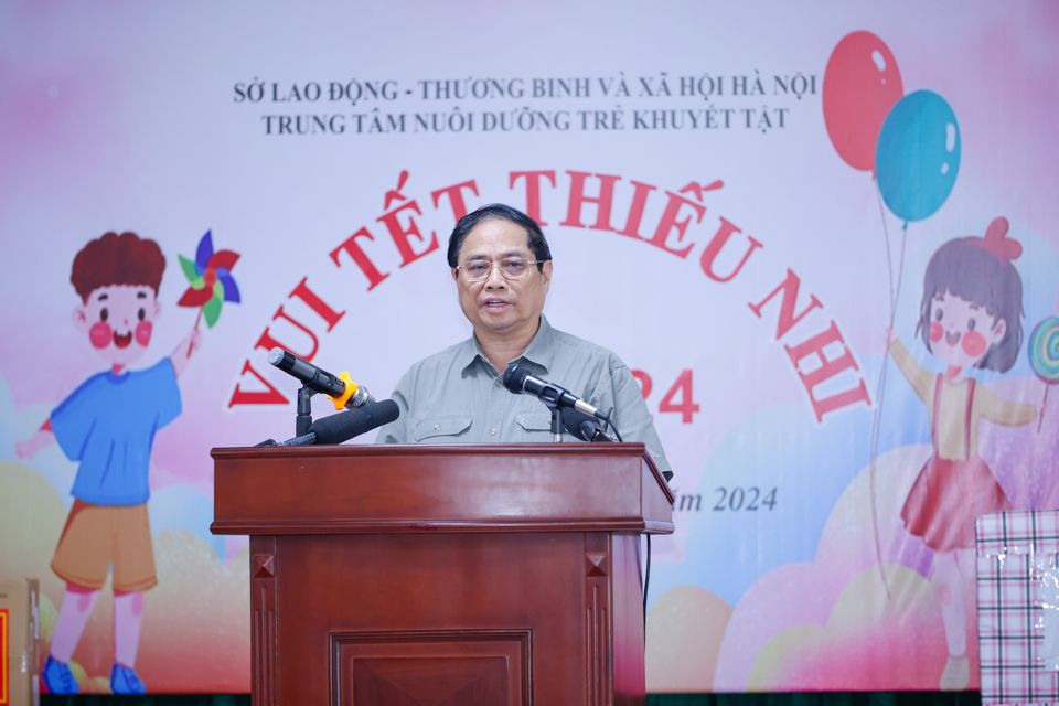 Thử tướng Phạm Minh Chính phát biểu tại tại Trung tâm Nuôi dưỡng trẻ khuyết tật Hà Nội.