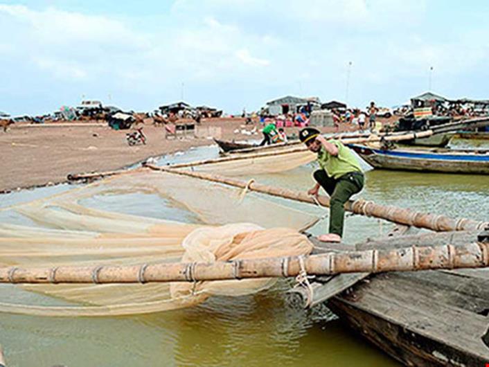Ngành chức năng tỉnh Đồng Nai không cho đánh bắt thủy sản kiểu tận diệt ở một cái hồ nước ngọt nổi tiếng- Ảnh 1. Ngành chức năng tỉnh Đồng Nai không cho đánh bắt thủy sản kiểu tận diệt ở một cái hồ nước ngọt nổi tiếng- Ảnh 1.