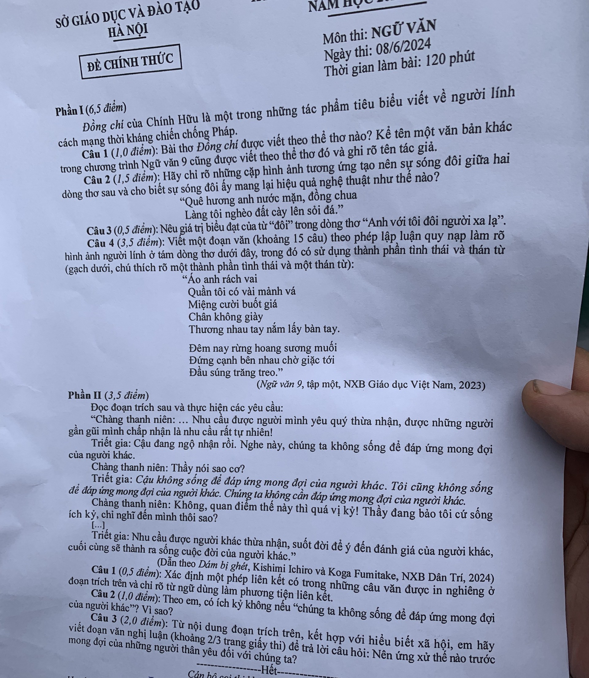 Thi vào 10 Hà Nội: Thí sinh than đề Ngữ văn khó- Ảnh 1. Thi vào 10 Hà Nội: Thí sinh than đề Ngữ văn khó- Ảnh 1.