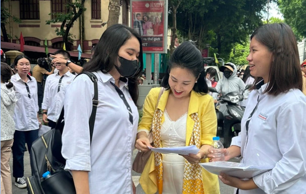 Thi tốt nghiệp THPT năm 2024: Đề thi môn Vật lý có sự phân hoá, môn Địa lý khó đạt điểm tuyệt đối- Ảnh 1. Thi tốt nghiệp THPT năm 2024: Đề thi môn Vật lý có sự phân hoá, môn Địa lý khó đạt điểm tuyệt đối- Ảnh 1.