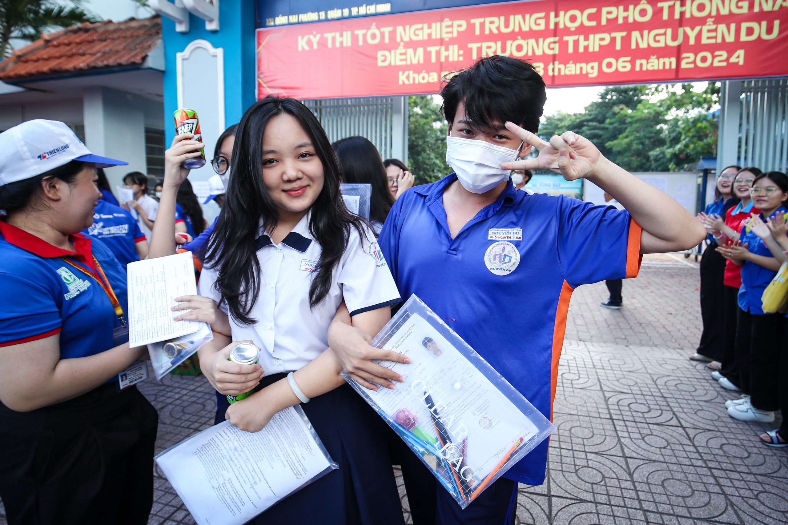 Đề thi tốt nghiệp THPT môn tiếng Anh dễ nhưng tại sao không có 'mưa điểm 10'?- Ảnh 1. Đề thi tốt nghiệp THPT môn tiếng Anh dễ nhưng tại sao không có 'mưa điểm 10'?- Ảnh 1.