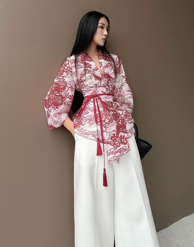 Đi làm, xuống phố đều sành điệu với quần ống rộng- Ảnh 1. Đi làm, xuống phố đều sành điệu với quần ống rộng- Ảnh 1.