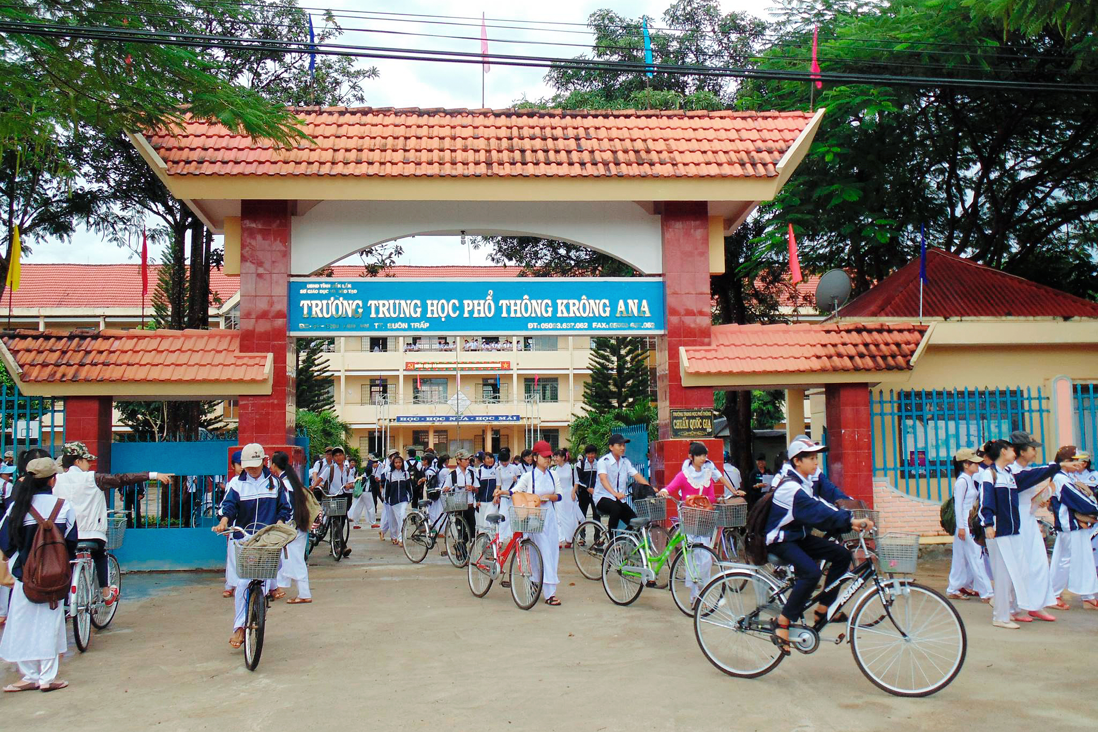Điểm chuẩn vào lớp 10 ở Đắk Lắk năm 2024 gây “bất ngờ lớn” nhưng vẫn thiếu gần 700 chỉ tiêu - Ảnh 1. Điểm chuẩn vào lớp 10 ở Đắk Lắk năm 2024 gây “bất ngờ lớn” nhưng vẫn thiếu gần 700 chỉ tiêu - Ảnh 1.