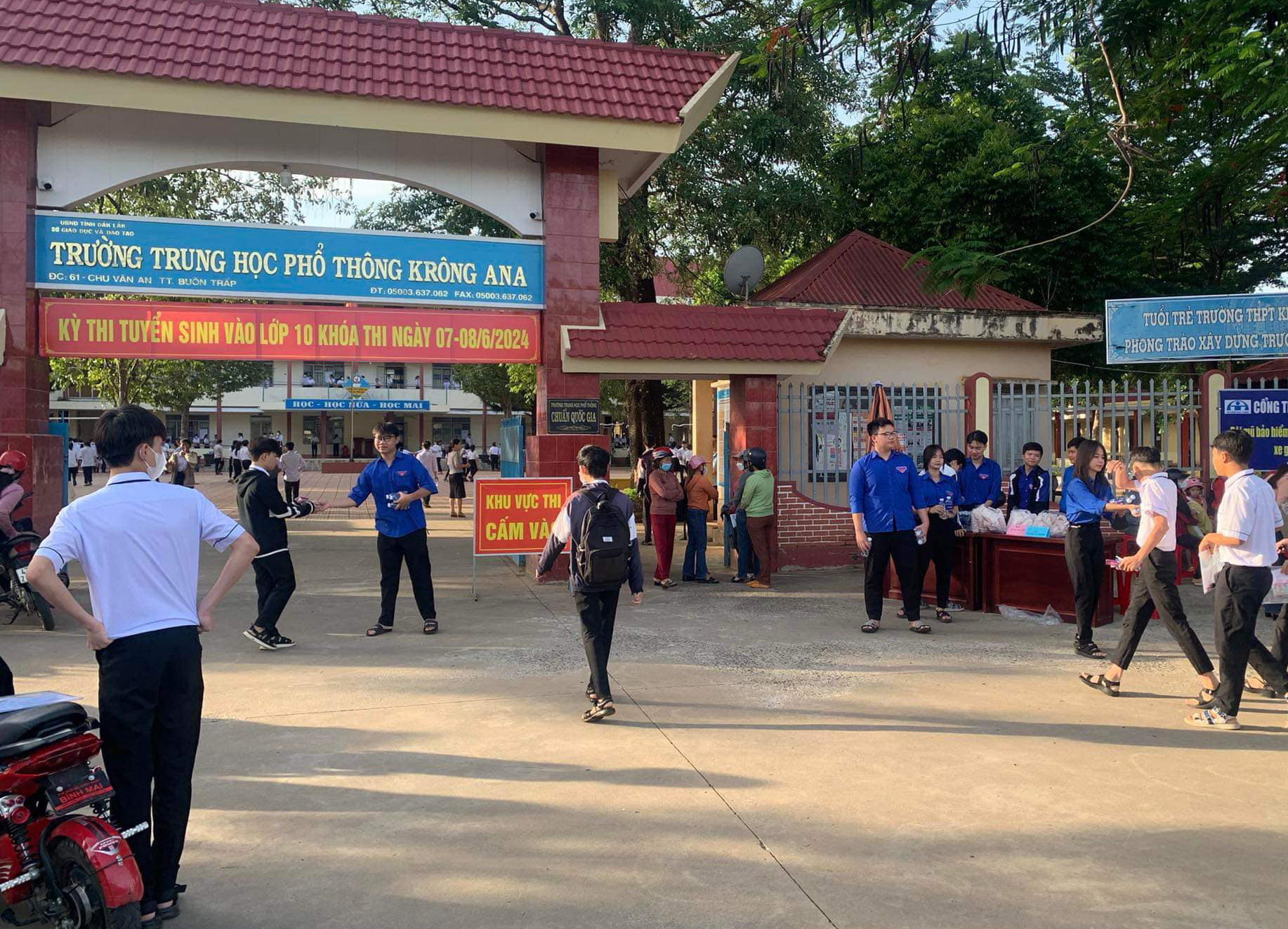 Điểm trúng tuyển vào lớp 10 ở Đắk Lắk thấp, có trường chỉ 5 điểm/3 môn- Ảnh 1. Điểm trúng tuyển vào lớp 10 ở Đắk Lắk thấp, có trường chỉ 5 điểm/3 môn- Ảnh 1.