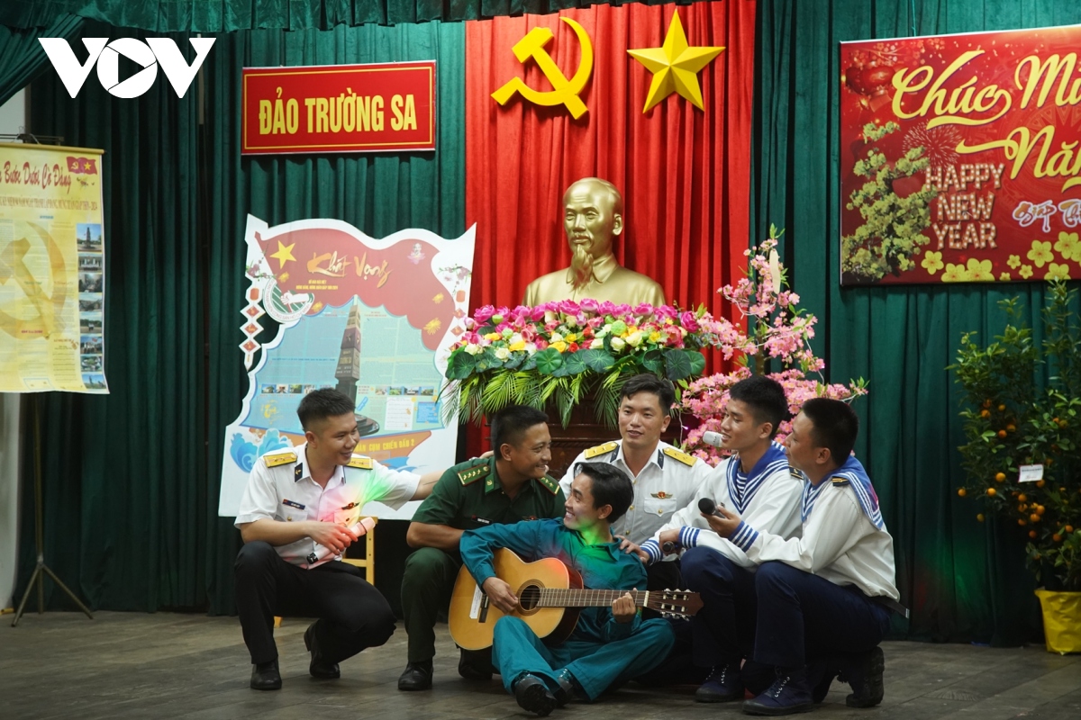 Đón giao thừa sớm ở trường sa hình ảnh 1 Don giao thua som o truong sa hinh anh 1