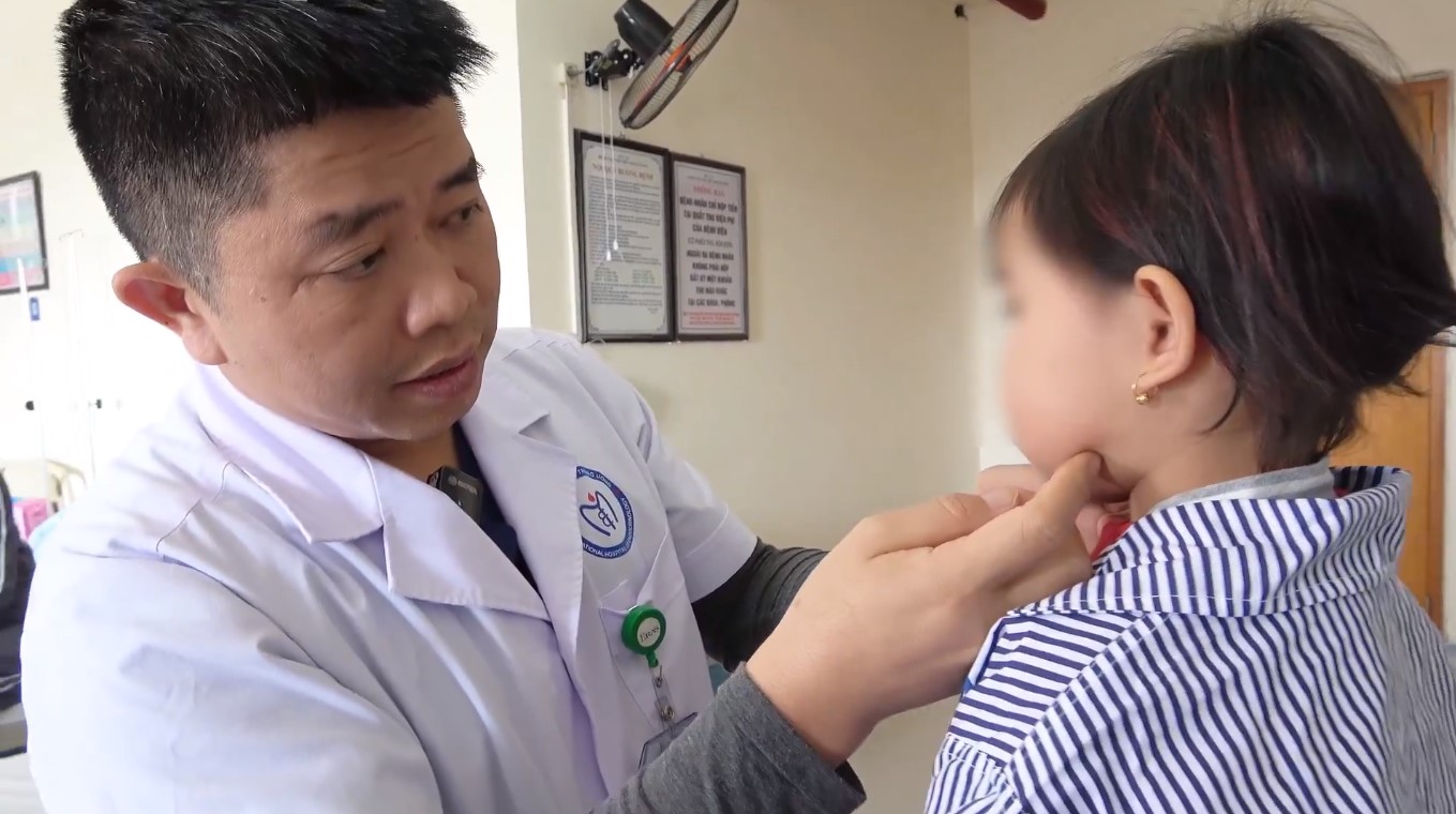 Dùng thuốc tăng cân, nhiều trẻ rậm lông, nặng mặt suy tuyến thượng thận- Ảnh 1. Dùng thuốc tăng cân, nhiều trẻ rậm lông, nặng mặt suy tuyến thượng thận- Ảnh 1.