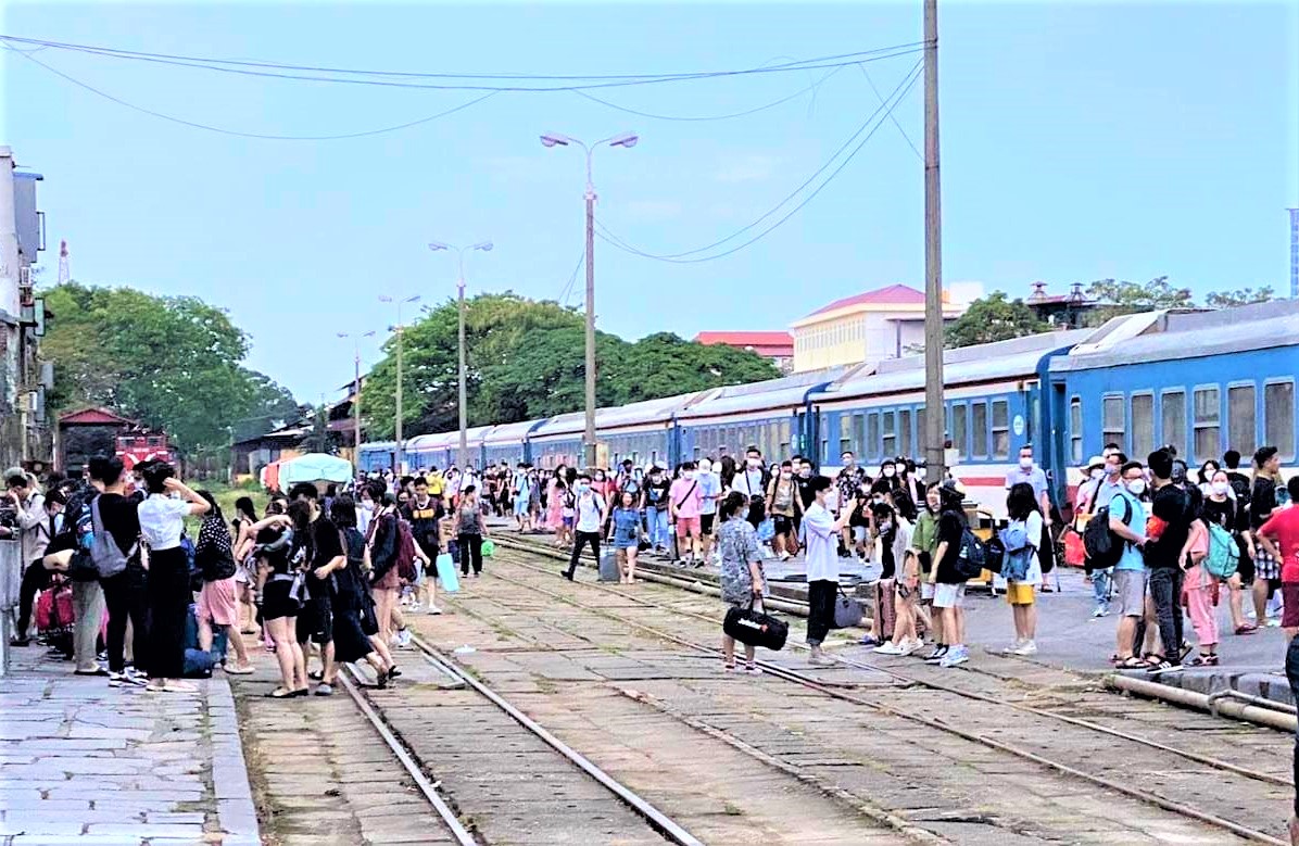 Đường sắt đặt mục tiêu vận chuyển 27,5 triệu khách mỗi năm- Ảnh 1. Đường sắt đặt mục tiêu vận chuyển 27,5 triệu khách mỗi năm- Ảnh 1.