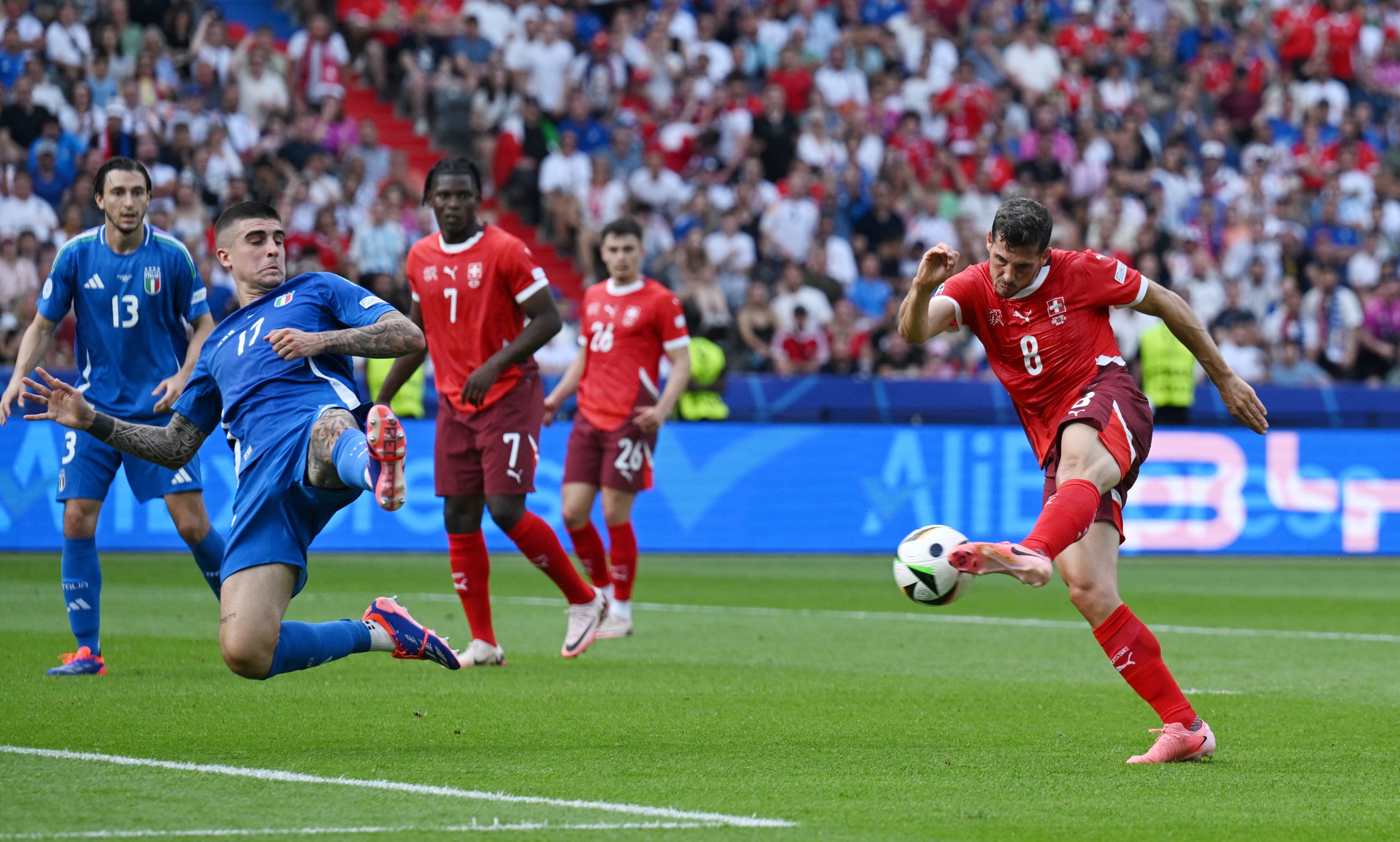 Euro 2024: Ý thành cựu vương, Thuỵ Sĩ đoạt vé đầu tiên vào tứ kết- Ảnh 2. Euro 2024: Ý thành cựu vương, Thuỵ Sĩ đoạt vé đầu tiên vào tứ kết- Ảnh 2.