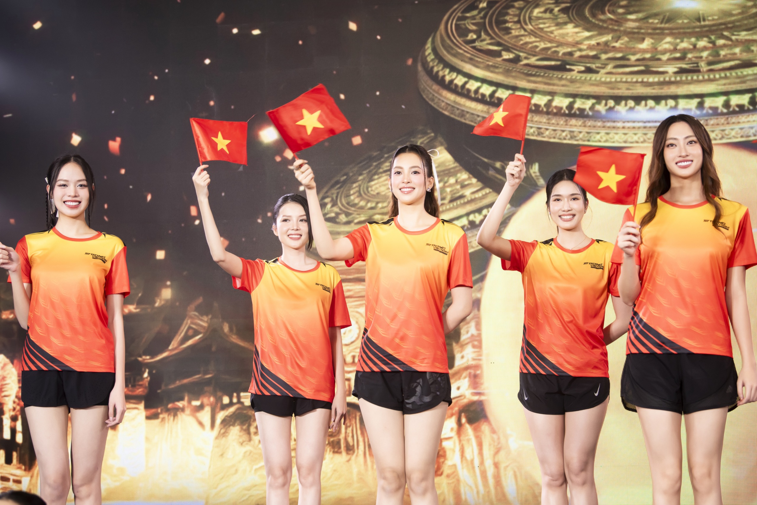Dàn hoa hậu, á hậu góp mặt ở giải marathon Strong Vietnam 2024 Dàn hoa hậu, á hậu góp mặt ở giải marathon Strong Vietnam 2024