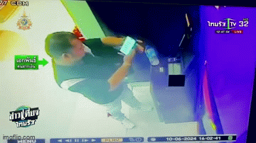 Gửi hơn 20 triệu ở cây ATM nhưng tiền không vào tài khoản, xem camera người đàn ông hiểu ra lý do- Ảnh 1. Gửi hơn 20 triệu ở cây ATM nhưng tiền không vào tài khoản, xem camera người đàn ông hiểu ra lý do- Ảnh 1.