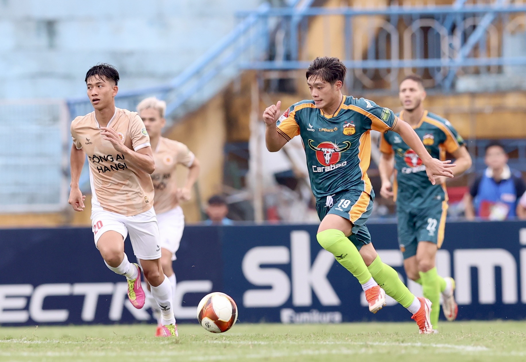 HLV Vũ Tiến Thành tiết lộ kịch bản xấu nhất ‘đá play-off’, HLV Polking toan tính mùa sau- Ảnh 1. HLV Vũ Tiến Thành tiết lộ kịch bản xấu nhất ‘đá play-off’, HLV Polking toan tính mùa sau- Ảnh 1.