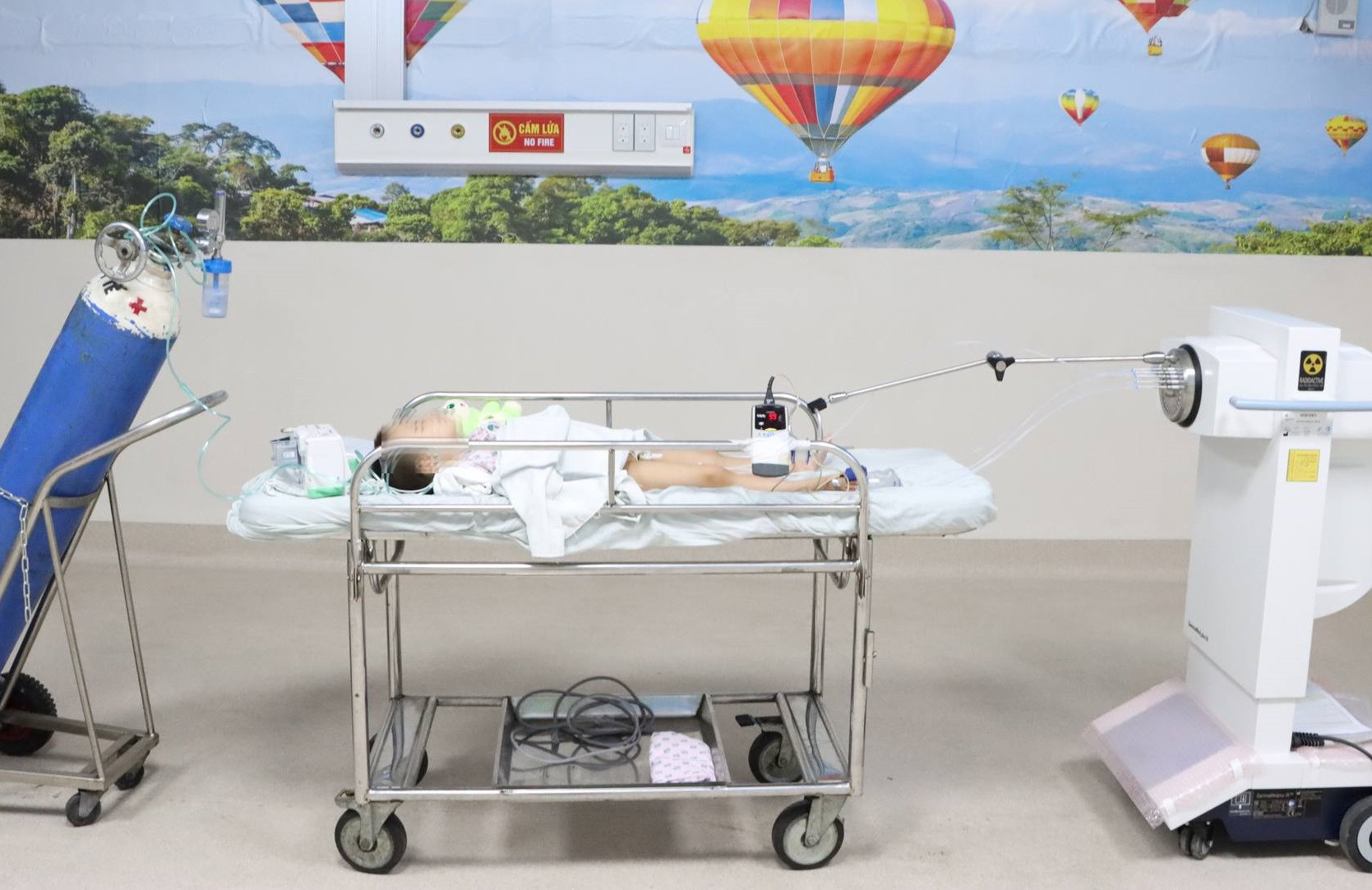 Hai bệnh viện phối hợp cứu bé gái 3 tuổi bị ung thư hiếm gặp - Ảnh 1. Hai bệnh viện phối hợp cứu bé gái 3 tuổi bị ung thư hiếm gặp - Ảnh 1.