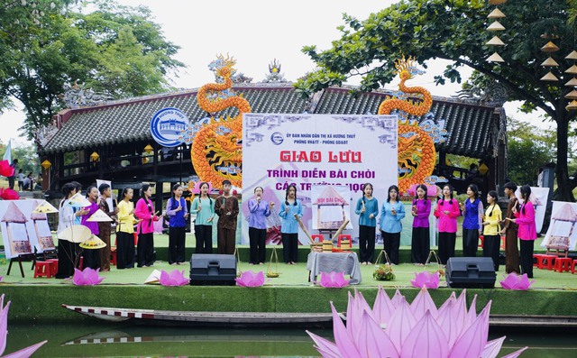 Hàng trăm giáo viên, học sinh hào hứng giao lưu, lan toả nghệ thuật Bài Chòi - Ảnh 1. Hàng trăm giáo viên, học sinh hào hứng giao lưu, lan toả nghệ thuật Bài Chòi - Ảnh 1.