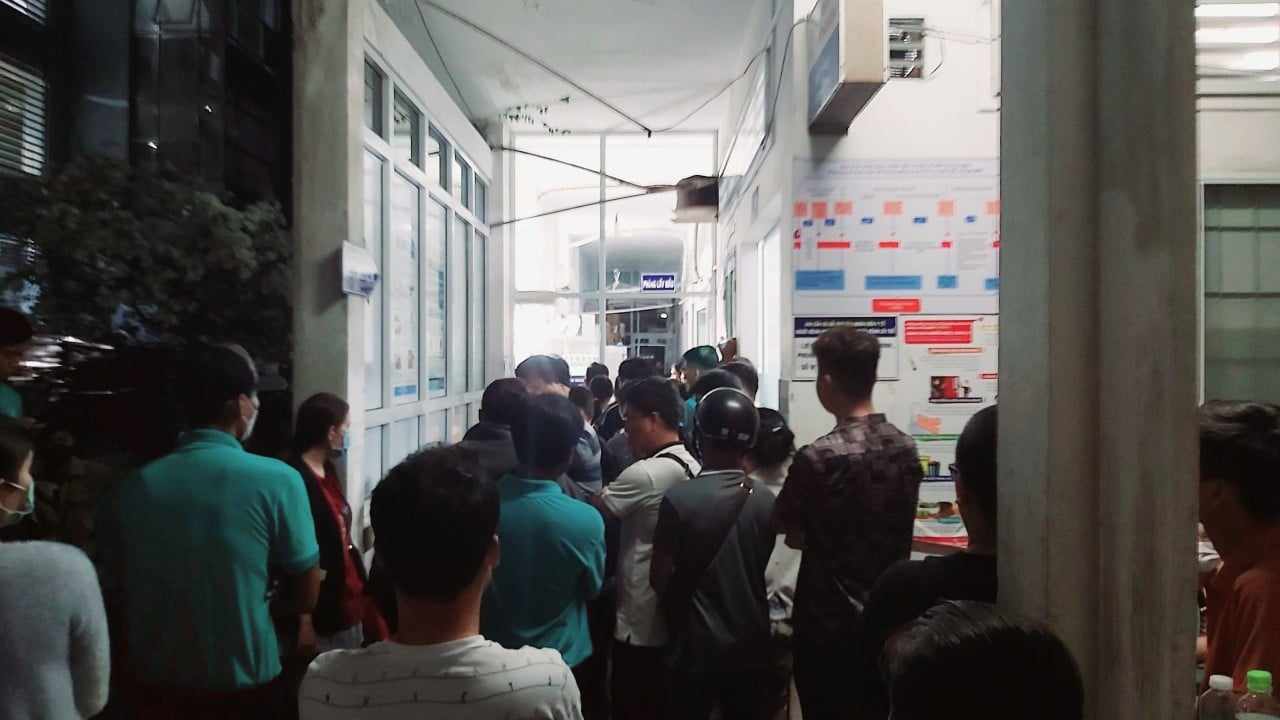 Hàng trăm người dân Phú Quốc trắng đêm hiến máu cứu sản phụ nguy kịch- Ảnh 1. Hàng trăm người dân Phú Quốc trắng đêm hiến máu cứu sản phụ nguy kịch- Ảnh 1.