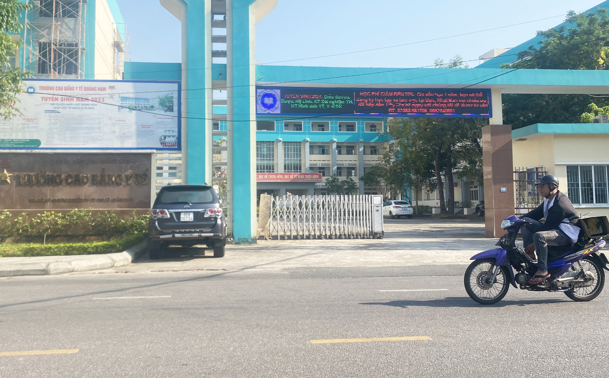 Hiệu trưởng bị khởi tố, xin ý kiến giao quyền hiệu trưởng để cấp bằng tốt nghiệp cho sinh viên- Ảnh 1. Trường cao đẳng Y tế Quảng Nam - Ảnh: LÊ TRUNG
