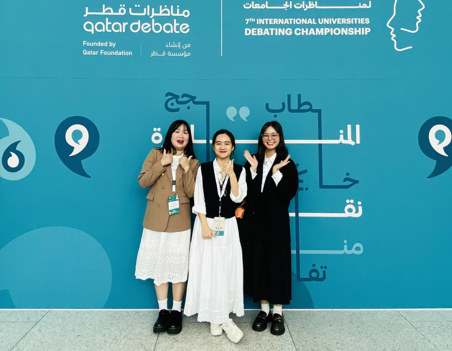 Nhóm sinh viên bộ môn Ả Rập học tham gia dự thi tranh biện tiếng Ả Rập tại Qatar - Ảnh: NVCC Nhóm sinh viên bộ môn Ả Rập học tham gia dự thi tranh biện tiếng Ả Rập tại Qatar - Ảnh: NVCC