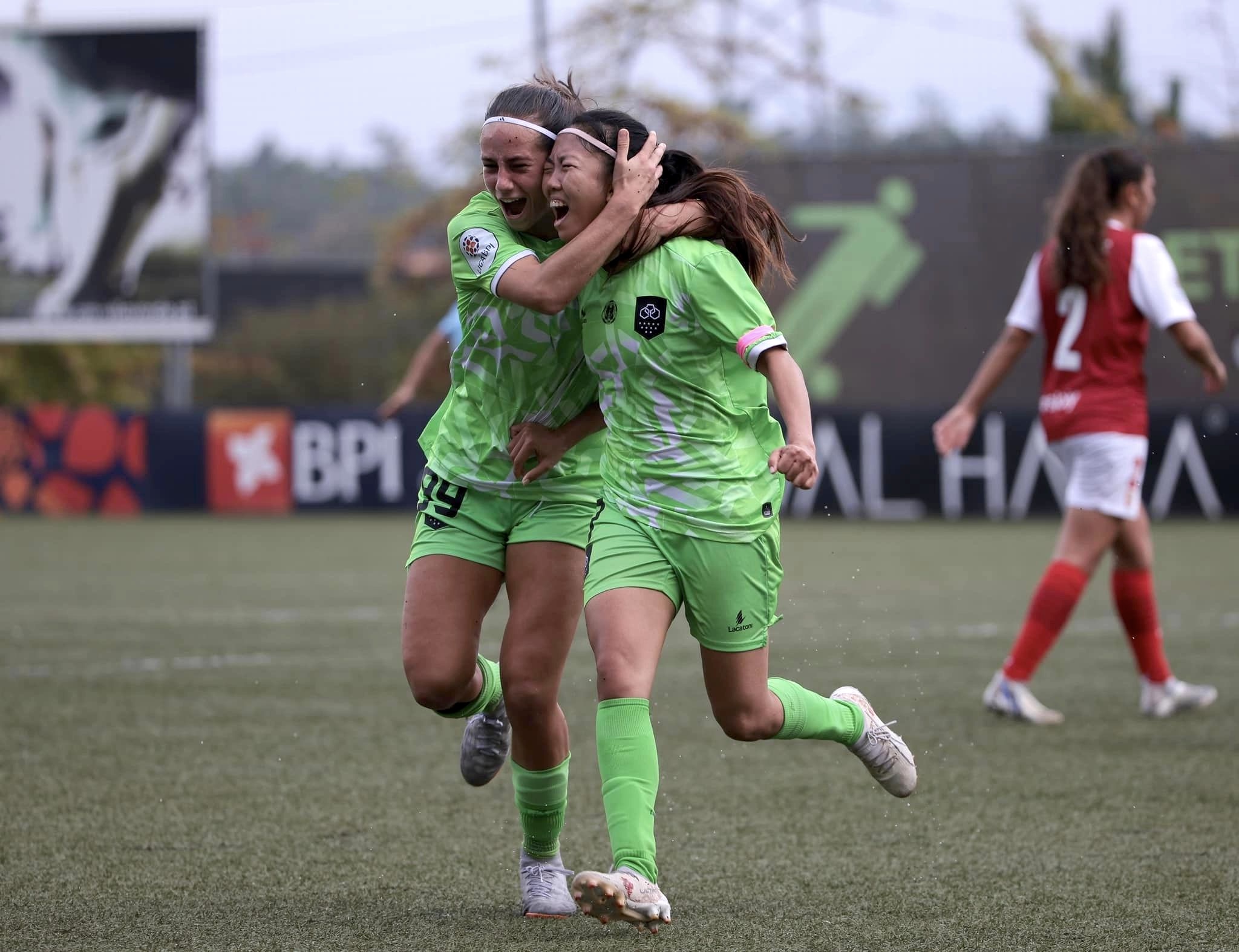 Niềm vui chiến thắng của Huỳnh Như và Lank FC Niềm vui chiến thắng của Huỳnh Như và Lank FC