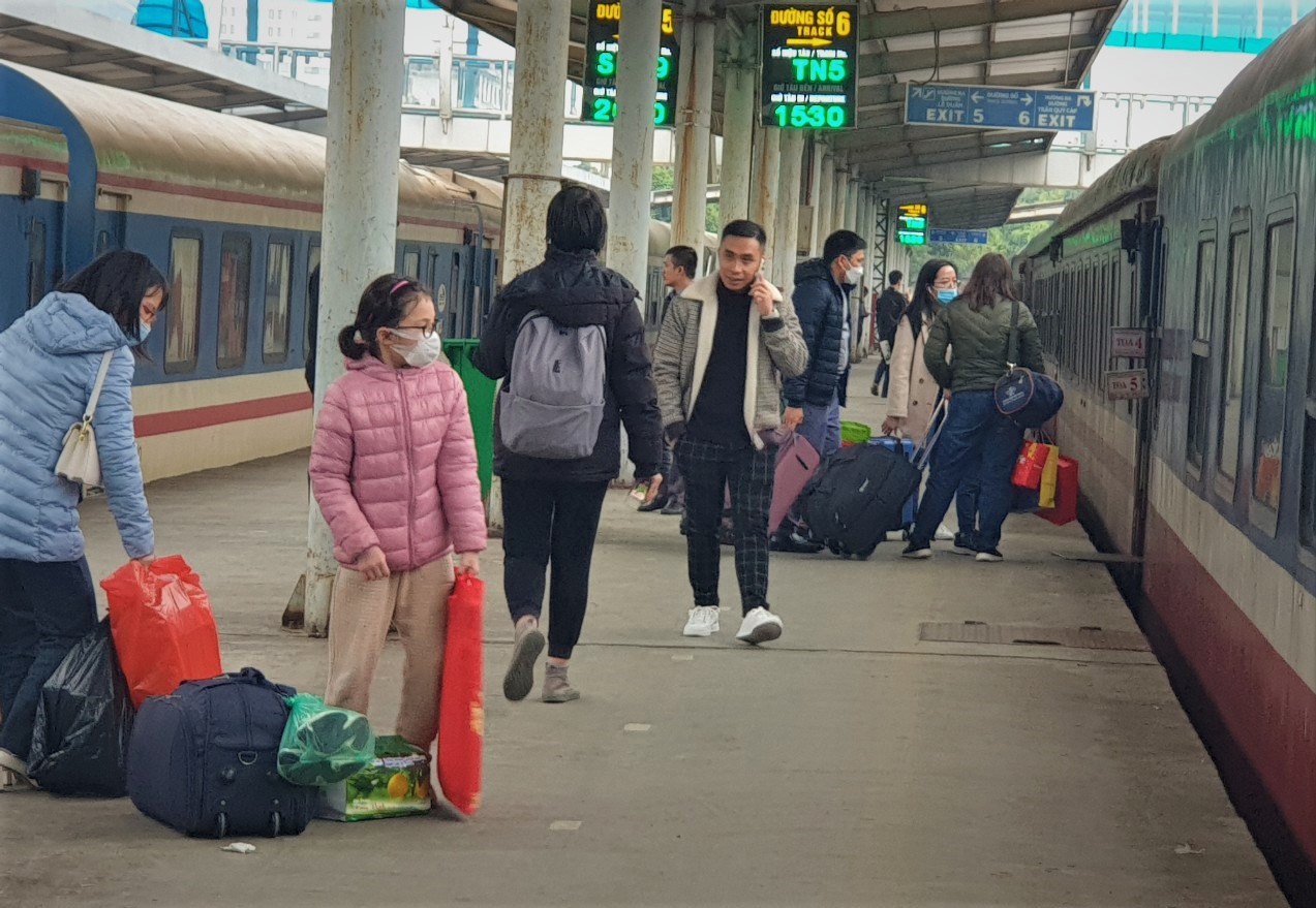 Khách đi tàu tăng mạnh, hai doanh nghiệp vận tải đường sắt báo lãi - Ảnh 1. Khách đi tàu tăng mạnh, hai doanh nghiệp vận tải đường sắt báo lãi - Ảnh 1.