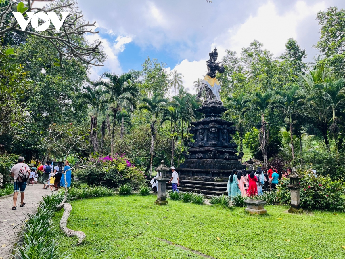 khách du lịch bị cấm làm việc ở indonesia hình ảnh 1 khach du lich bi cam lam viec o indonesia hinh anh 1