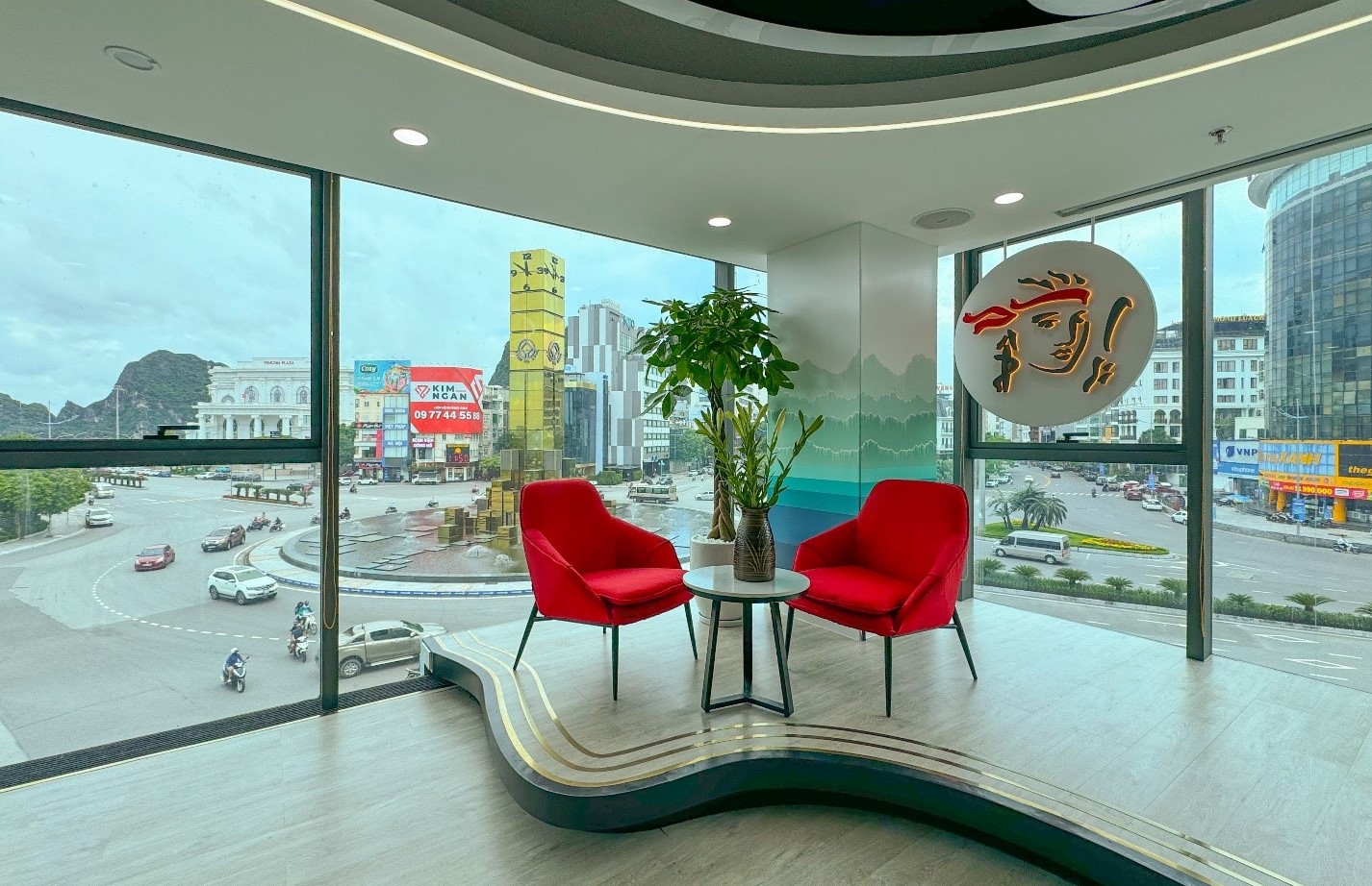 Khai trương văn phòng PRUVenture Quảng Ninh, Prudential khẳng định chiến lược đầu tư dài hạn vào con người- Ảnh 1. Khai trương văn phòng PRUVenture Quảng Ninh, Prudential khẳng định chiến lược đầu tư dài hạn vào con người- Ảnh 1.