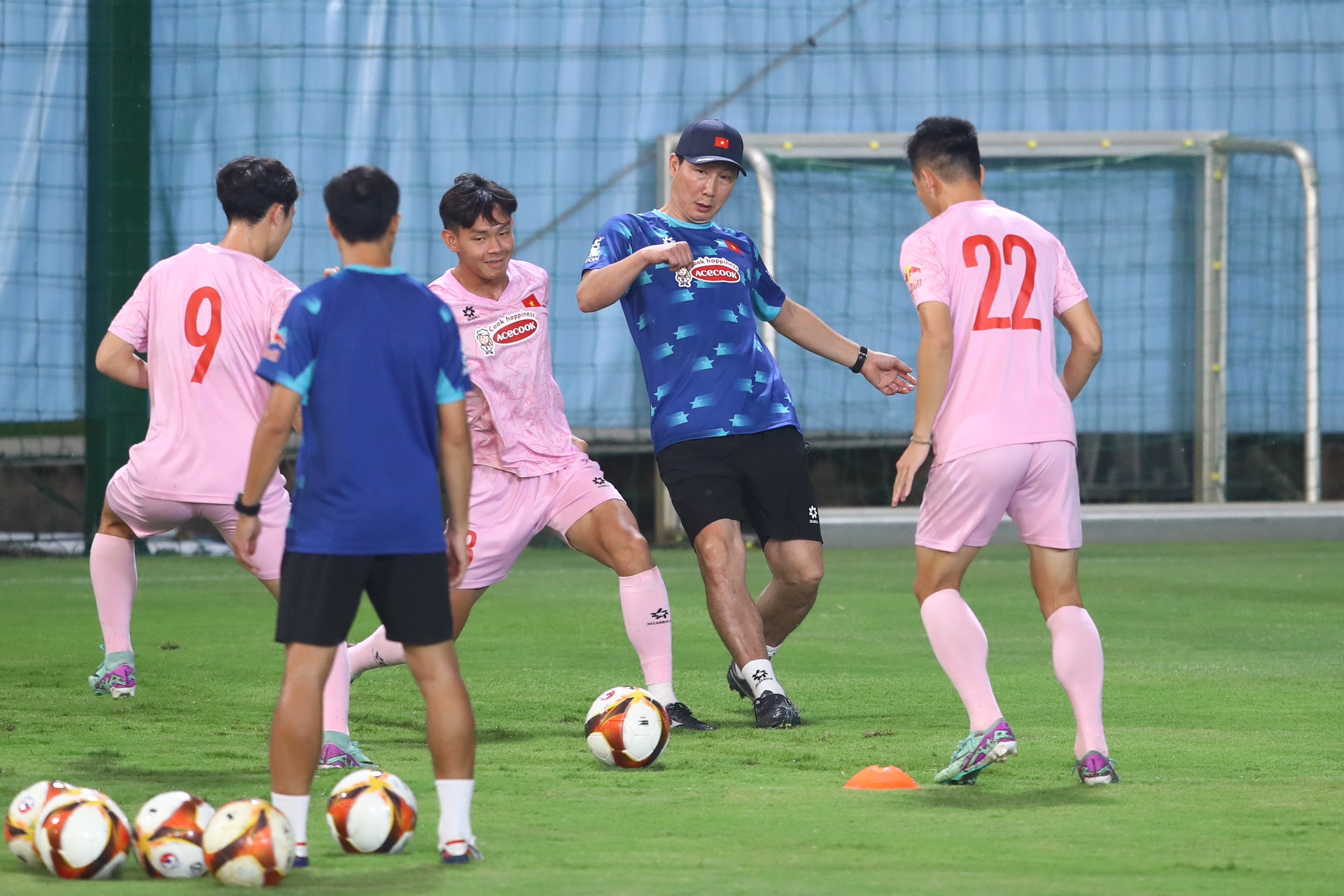Khởi đầu khát khao cùng HLV Kim Sang-sik- Ảnh 1. Khởi đầu khát khao cùng HLV Kim Sang-sik- Ảnh 1.
