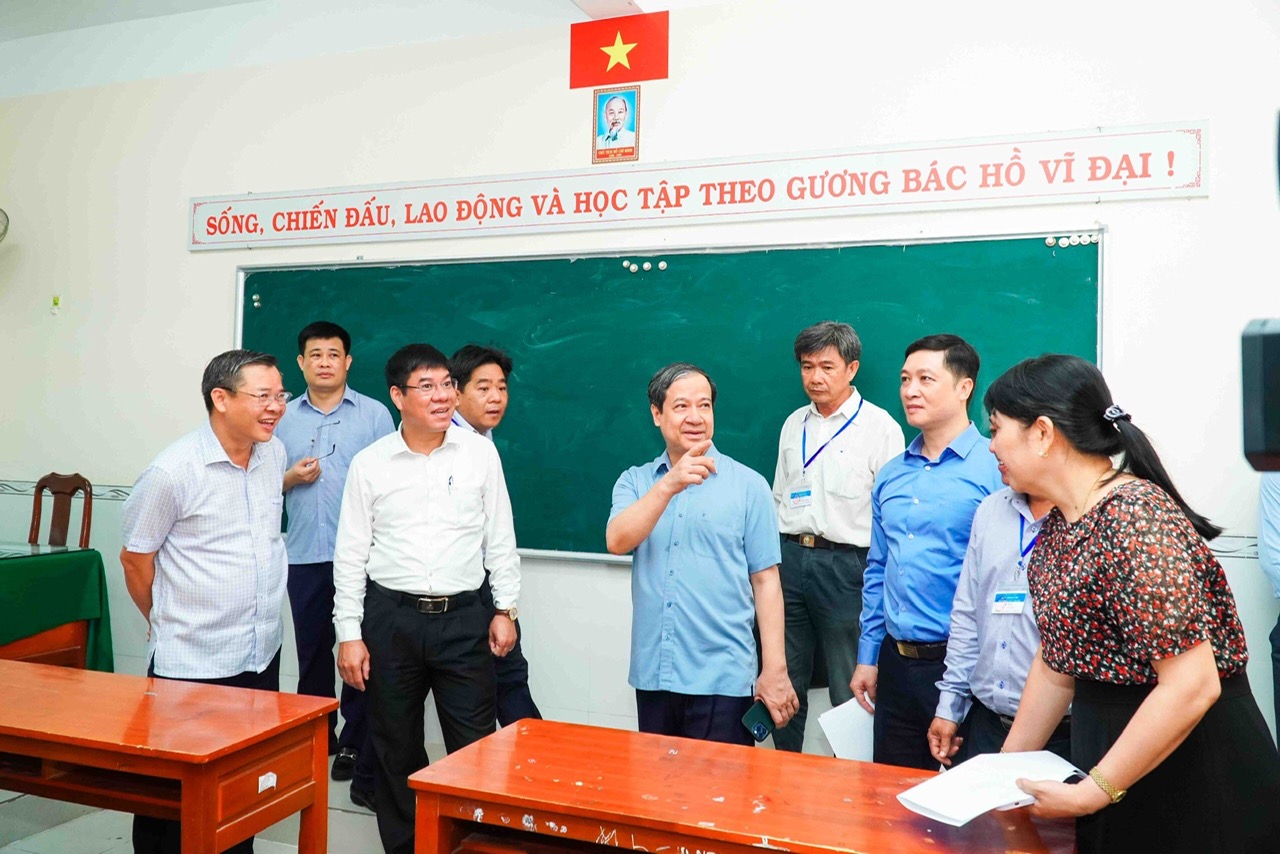 Bộ trưởng Bộ GD-ĐT: Không chủ quan, dự phòng mọi khâu tổ chức thi tốt nghiệp THPT- Ảnh 1. Bộ trưởng Bộ GD-ĐT: Không chủ quan, dự phòng mọi khâu tổ chức thi tốt nghiệp THPT- Ảnh 1.