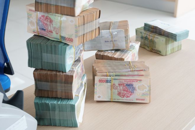 Lãnh đạo Nam Long, Hoa Sen, Thế Giới Di Động bán ra hàng triệu cổ phiếu- Ảnh 1. Lãnh đạo Nam Long, Hoa Sen, Thế Giới Di Động bán ra hàng triệu cổ phiếu- Ảnh 1.