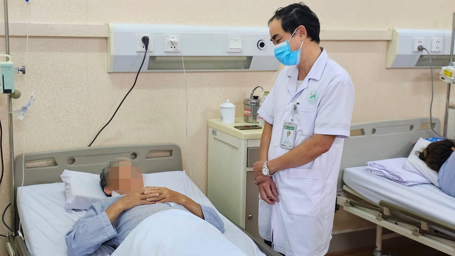 Lao động liên tục ngoài trời nắng, người đàn ông suy thận cấp- Ảnh 1. Lao động liên tục ngoài trời nắng, người đàn ông suy thận cấp- Ảnh 1.