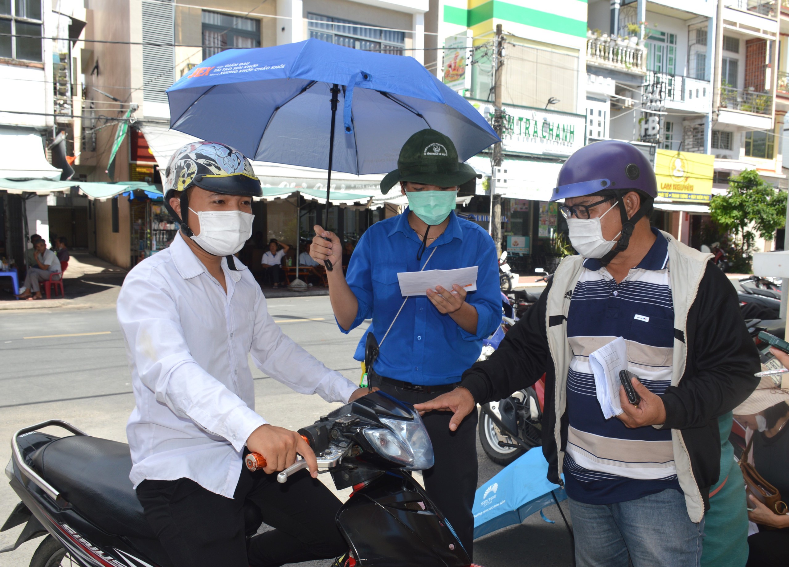 Cà Mau: Lập đường dây nóng tiếp nhận thông tin thi tốt nghiệp THPT- Ảnh 1. Cà Mau: Lập đường dây nóng tiếp nhận thông tin thi tốt nghiệp THPT- Ảnh 1.