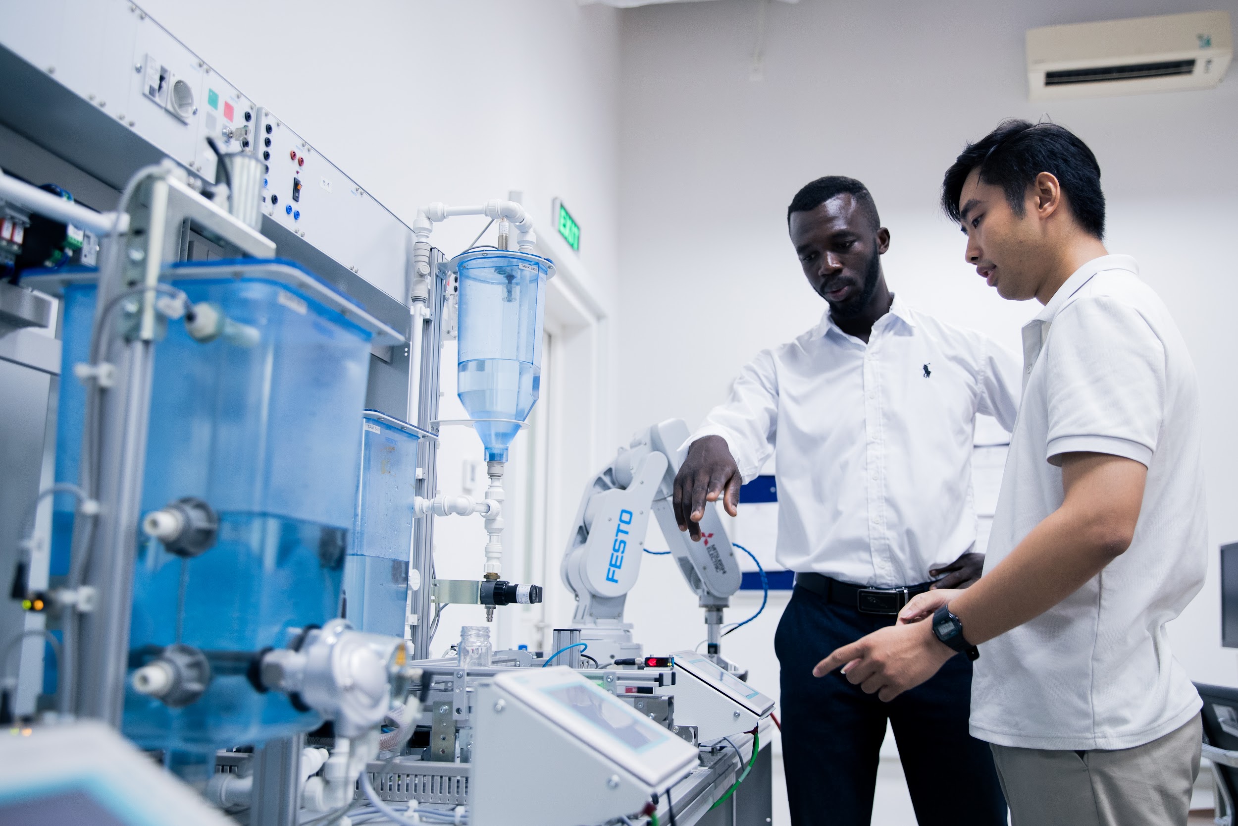 Một trường đại học tặng học bổng 25% học phí cho tất cả học viên thạc sĩ- Ảnh 1. Một trường đại học tặng học bổng 25% học phí cho tất cả học viên thạc sĩ- Ảnh 1.