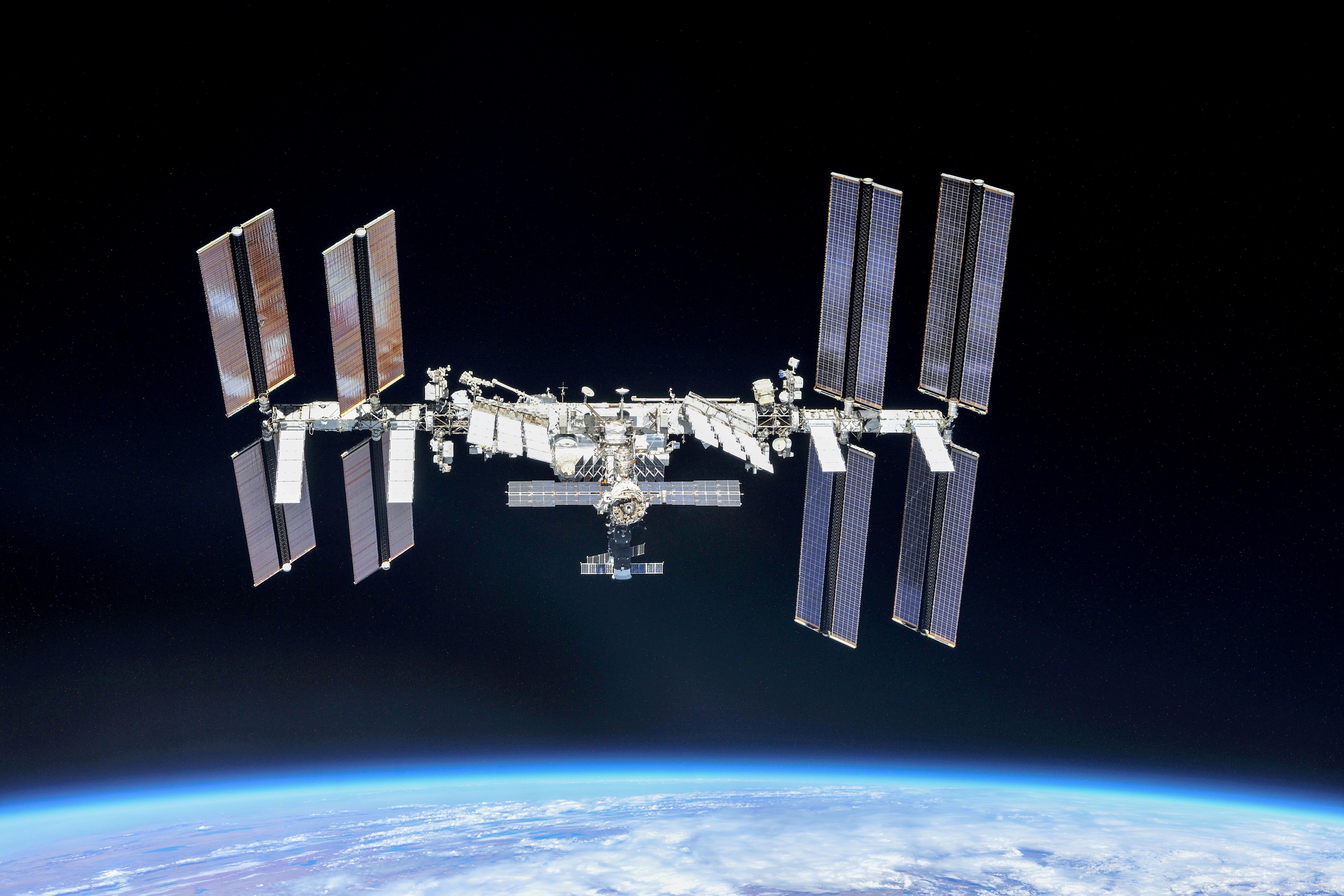 NASA chọn SpaceX để đưa trạm không gian ISS về 'nghĩa địa' Thái Bình Dương- Ảnh 1. NASA chọn SpaceX để đưa trạm không gian ISS về 'nghĩa địa' Thái Bình Dương- Ảnh 1.