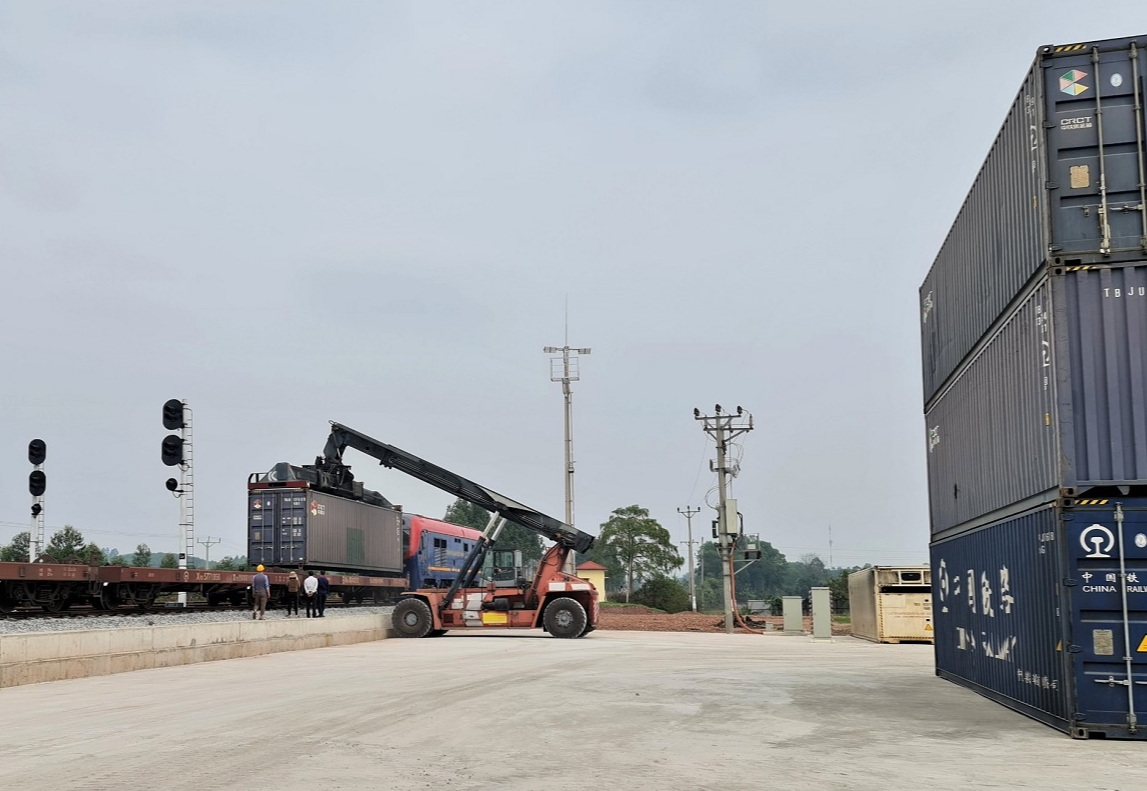 Nghiên cứu bổ sung nhiều quy định mới, tạo "sức bật" cho đường sắt - Ảnh 2. Nghiên cứu bổ sung nhiều quy định mới, tạo "sức bật" cho đường sắt - Ảnh 2.