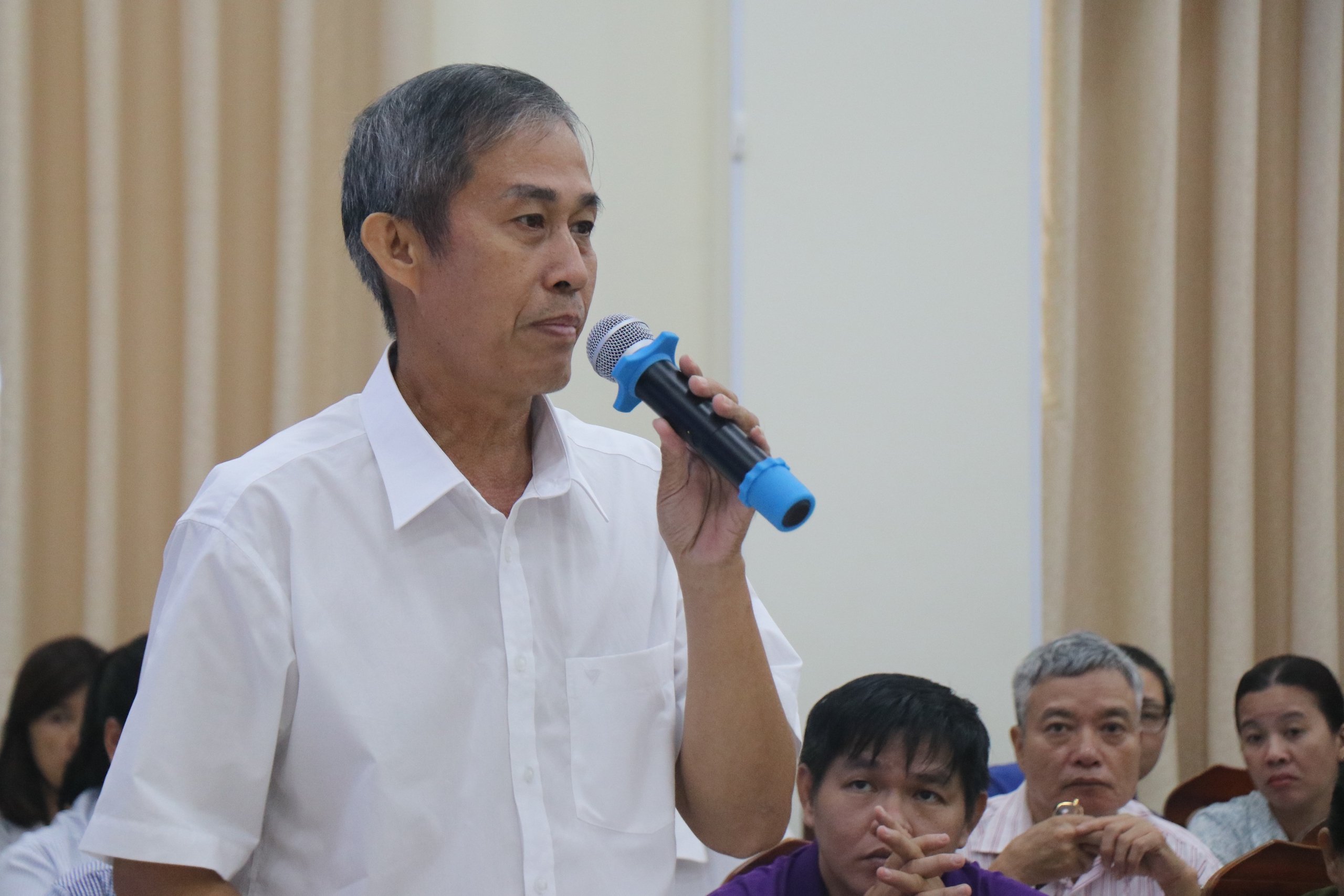 'Người dân ý thức phân loại, anh lấy rác lại bỏ chung vào xe'- Ảnh 1. 'Người dân ý thức phân loại, anh lấy rác lại bỏ chung vào xe'- Ảnh 1.