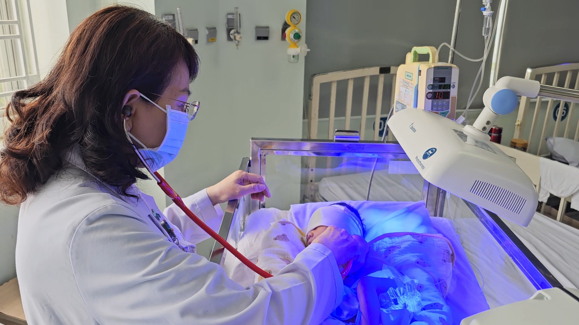 Nguy hiểm khi trẻ sơ sinh bị vàng da kéo dài gây độc tế bào não- Ảnh 1. Nguy hiểm khi trẻ sơ sinh bị vàng da kéo dài gây độc tế bào não- Ảnh 1.
