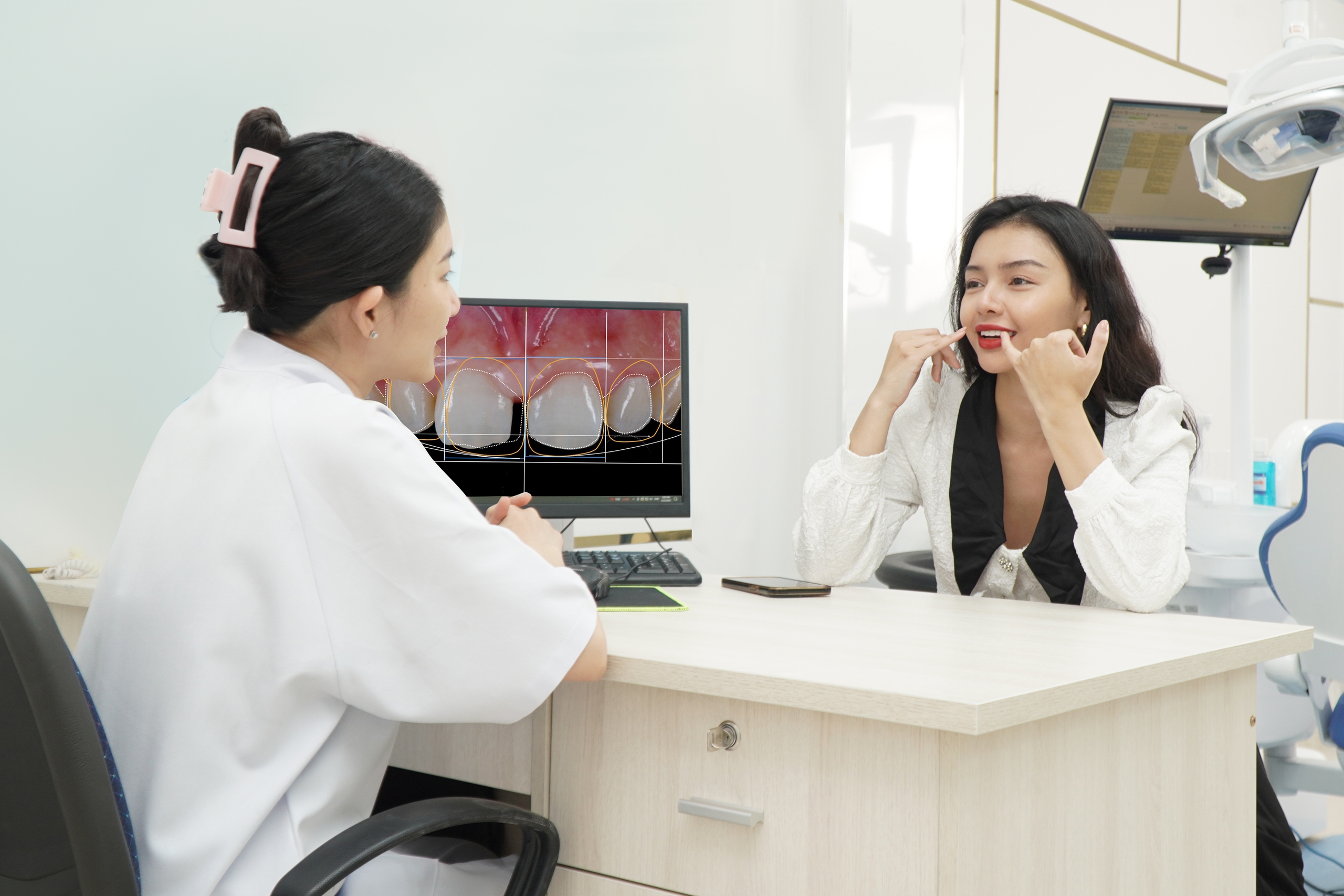Nha Khoa Răng Sứ I-Dent Diamondtech ứng dụng công nghệ Digital Smile Design trong thiết kế nụ cười- Ảnh 1. Nha Khoa Răng Sứ I-Dent Diamondtech ứng dụng công nghệ Digital Smile Design trong thiết kế nụ cười- Ảnh 1.