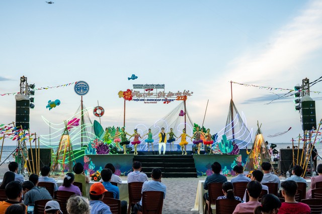 Nhiều hoạt động sôi nổi tại Festival biển “Hội An - Cảm xúc mùa hè” - Ảnh 1. Nhiều hoạt động sôi nổi tại Festival biển “Hội An - Cảm xúc mùa hè” - Ảnh 1.
