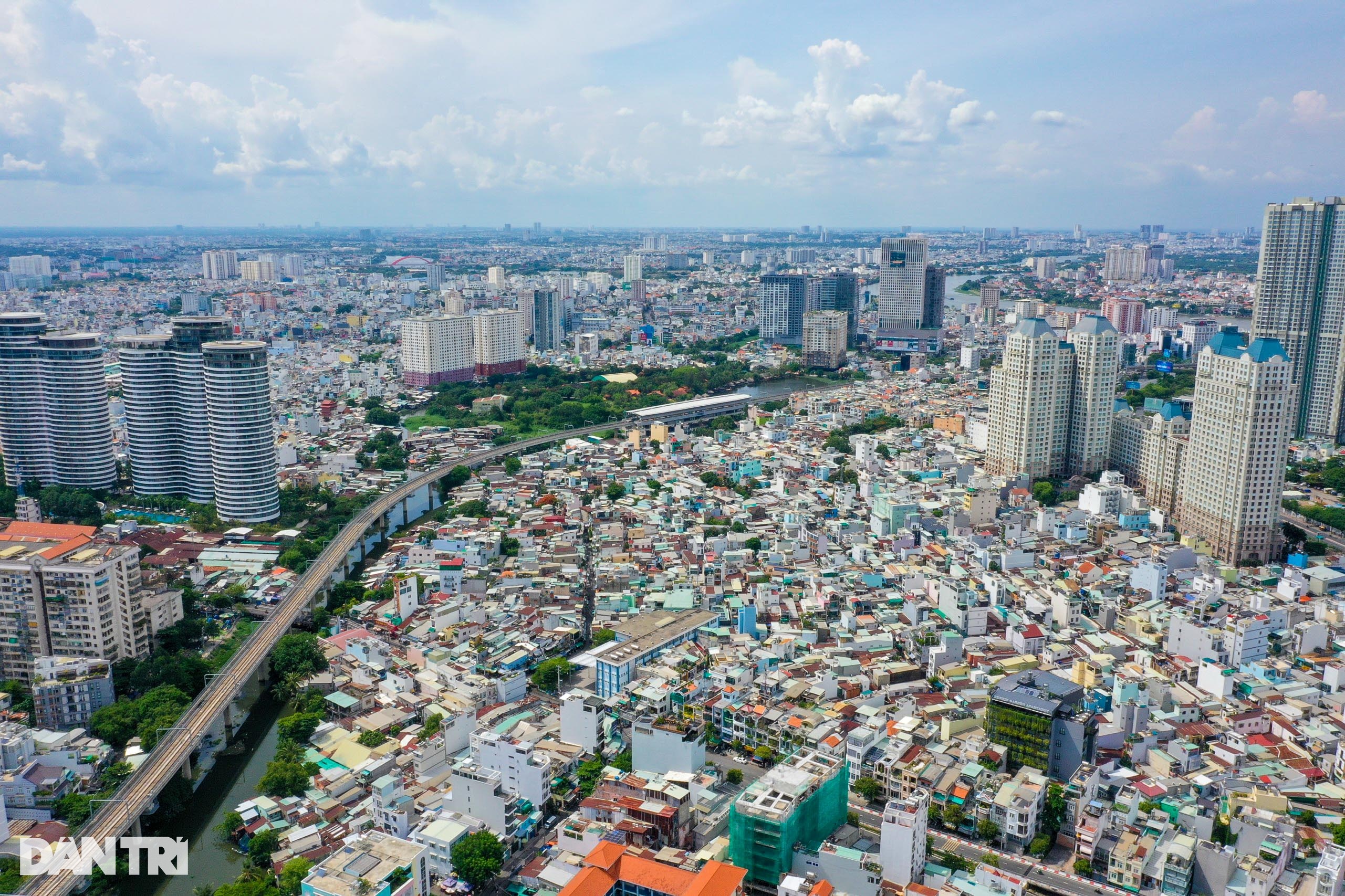 Nhiều ông lớn bất động sản tìm đường giải tỏa cơn khát vốn - 2 Nhiều ông lớn bất động sản tìm đường giải tỏa cơn khát vốn - 2