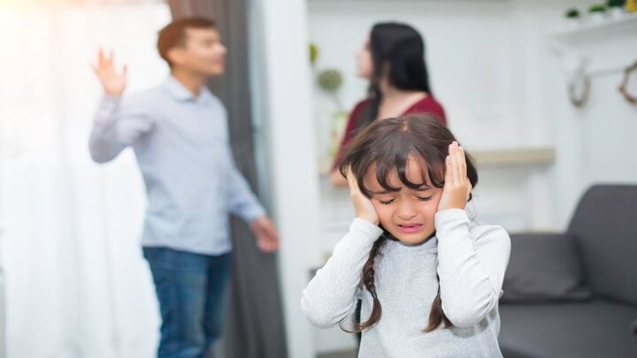 Những đứa trẻ tha thiết mong bố mẹ ly hôn - Ảnh 2. Những đứa trẻ tha thiết mong bố mẹ ly hôn - Ảnh 2.